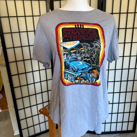 Stranger Things T-Shirt Women's 2X Netflix - Picture 2 of 8